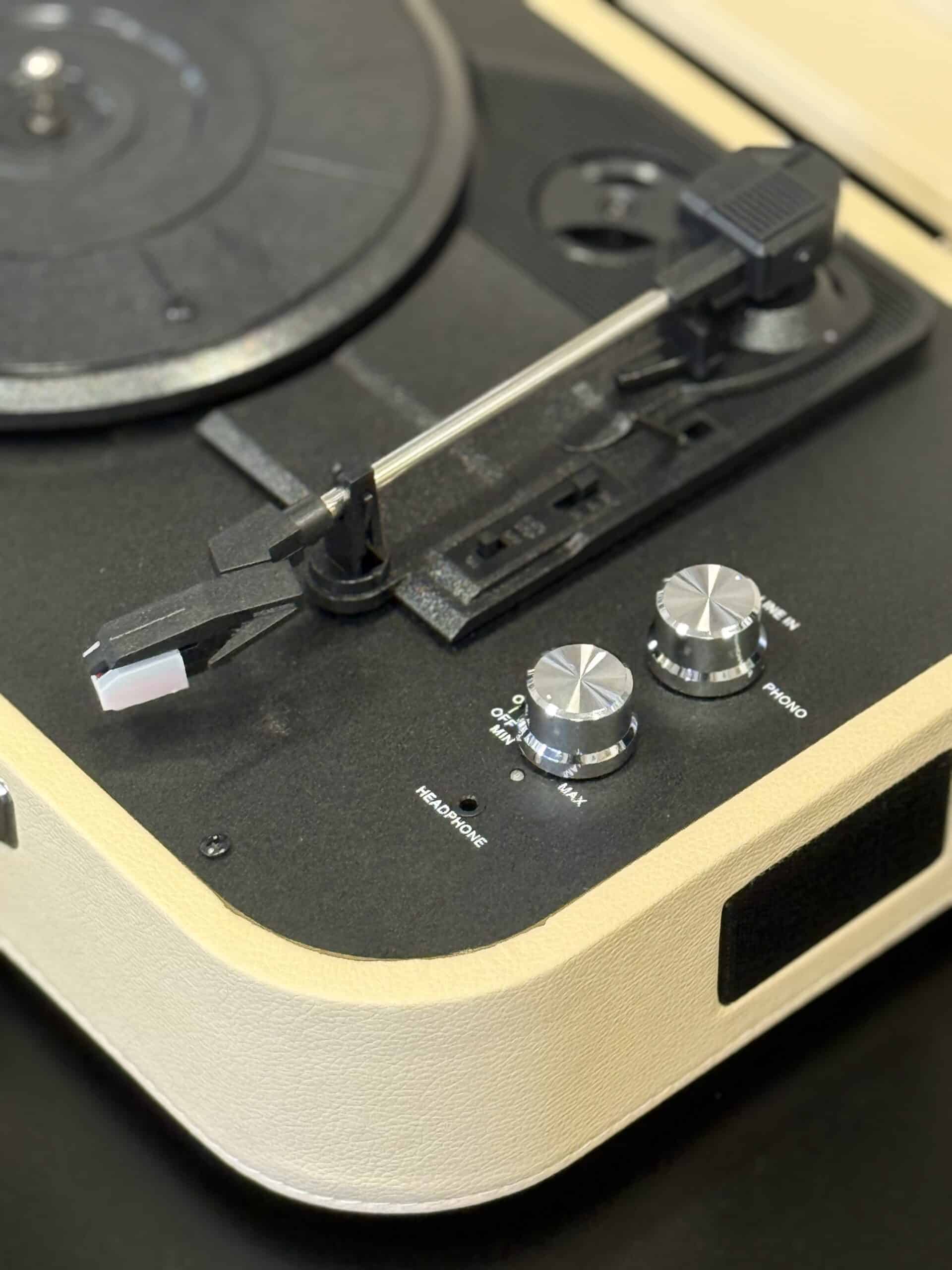 Goka Portable Retro Record Player - White - Image 4